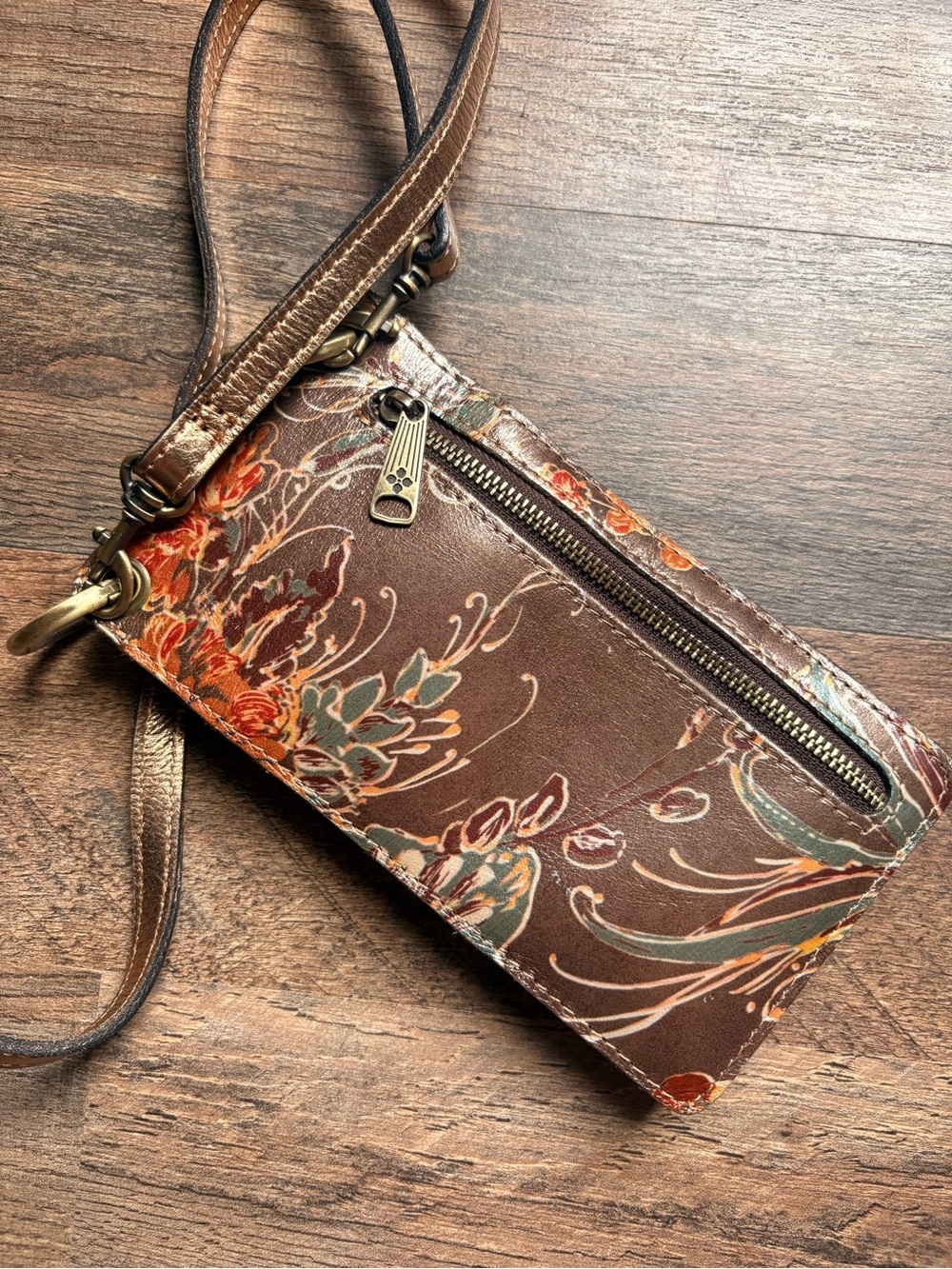 Patricia Nash NEW Floral Leather Crossbody Phone Bag in Brown & Copper Tones - Picture 3 of 6